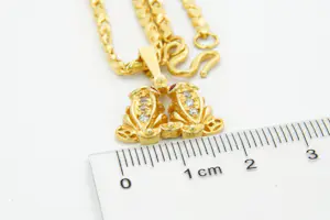 25 - Hoog gehalte (22 Krt) gouden fantasie collier met dubbele Kikker hanger kopen? Bied vanaf 790!