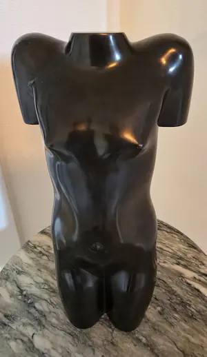 Eja Siepman van den Berg - Torsje, 2021 - Brons - gesigneerd, genummerd en gedateerd -plus boek kopen? Bied vanaf 5200!