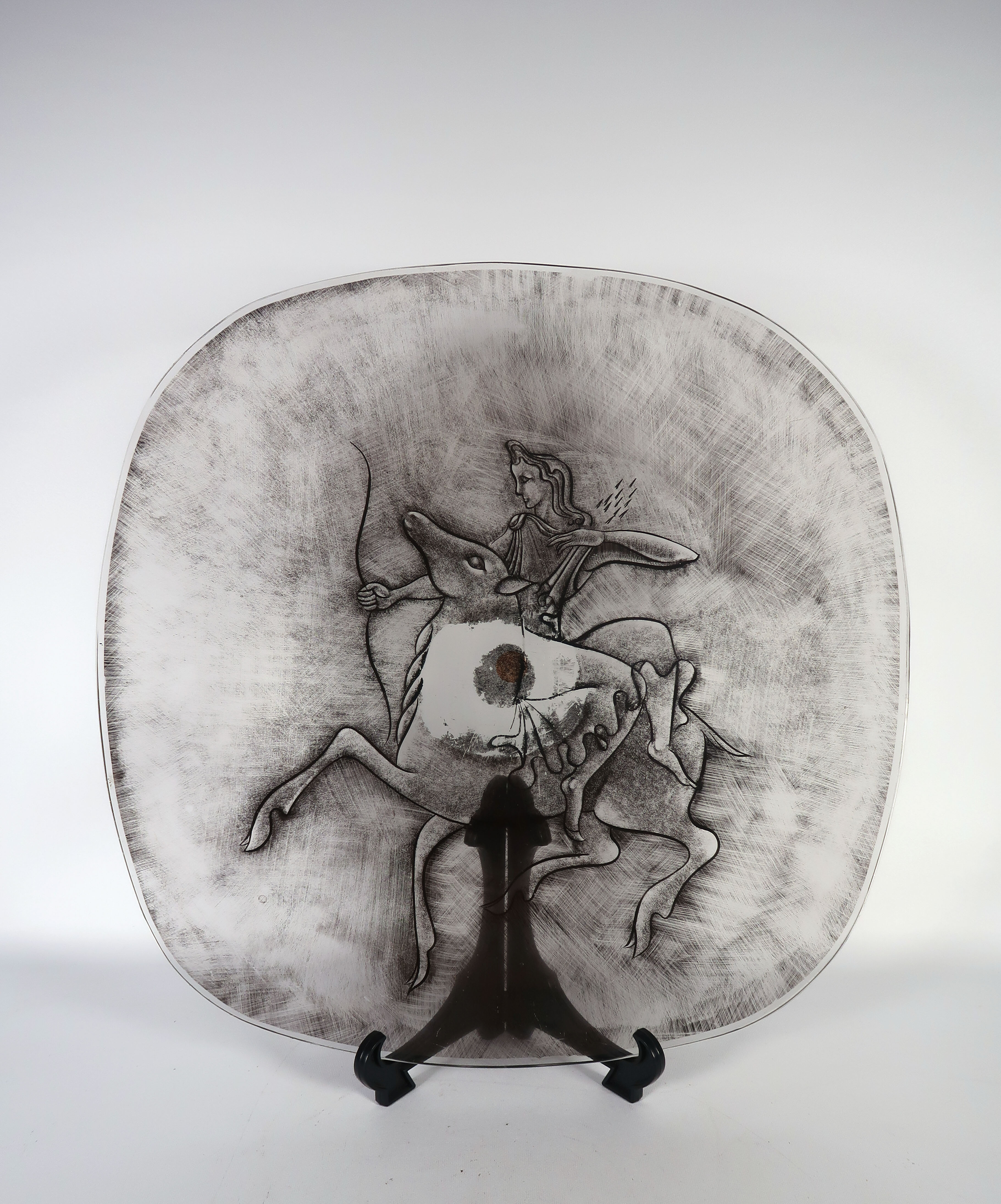 Niet of onleesbaar gesigneerd - Glas, Schaal met voorstelling van ruiter verkocht voor € 1!