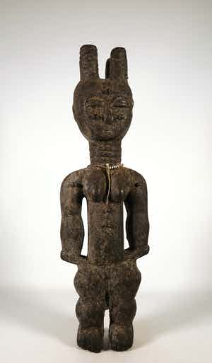 Niet of onleesbaar gesigneerd - Hout, Fetisj figuur verkocht voor € 1!