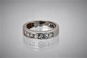 1311 - Massief 14 krt witgoud & diamanten (1.00ct princess cut) rijring kopen? Bied vanaf 390!