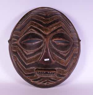 Luba - Groot rond masker verkocht voor € 20!