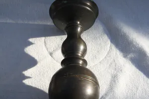 Niet of onleesbaar gesigneerd - Twee Fraaie Oude Bronzen Pen Kandelaars kopen? Bied vanaf 1!