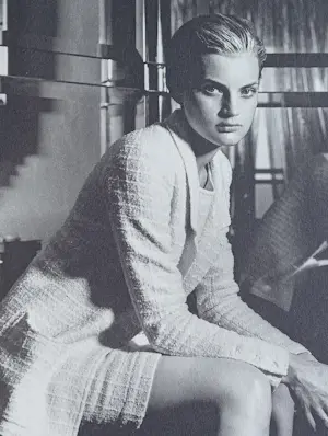 AcheterKarl Lagerfeld - Fotolitho Guinevere van Seenus Chanel 1996? Enchérissez de 85!