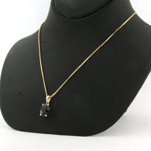 14K Goud - geelgouden solitairhanger met ovaal geslepen saffier 0.95 ct. aan collier kopen? Bied vanaf 145!