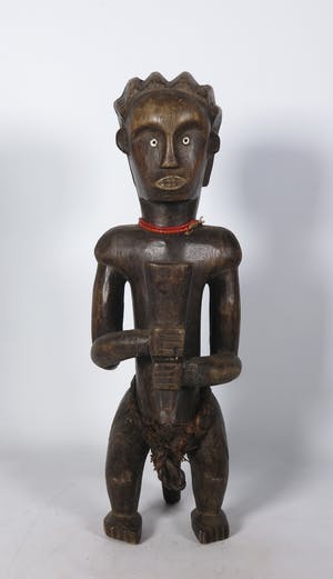 Fang - Hout, Zittend figuur met rode ketting en hoorn des overvloeds kopen? Bied vanaf 1!