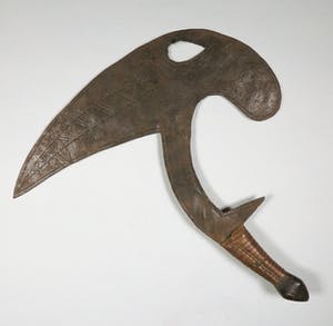 Kota - IJzeren werpmes en tevens betaalmiddel met houten en koperen heft kopen? Bied vanaf 1!