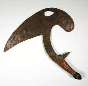 Kota - IJzeren werpmes en tevens betaalmiddel met houten en koperen heft verkocht voor € 1!