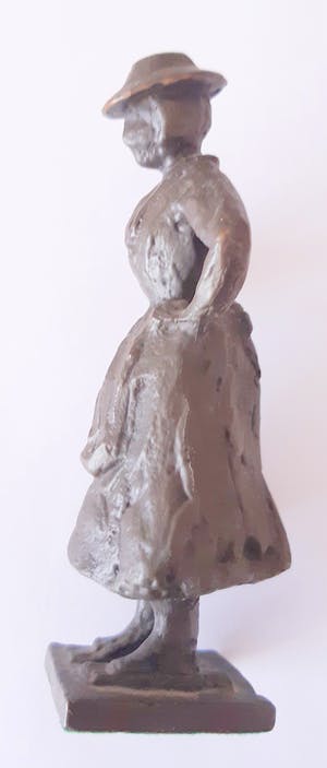 Ella van de Ven - Oud vrouwtje in ouderwetse klederdracht kopen? Bied vanaf 25!