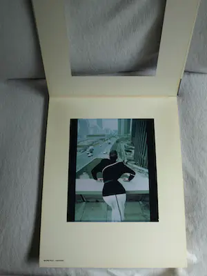 Helmut Newton - Ingelijste foto , ‘Paris 1978’ - voor modeontwerper Thierry Mugler kopen? Bied vanaf 1000!