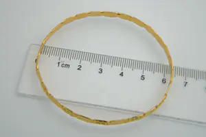 41 - Set van TWEE hoog-gehalte 22Krt geel- gouden "rinkel" armbanden kopen? Bied vanaf 930!