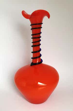 Johann Loetz Witwe - Tango vaas oranje met diepblauwe slang verkocht voor € 30!