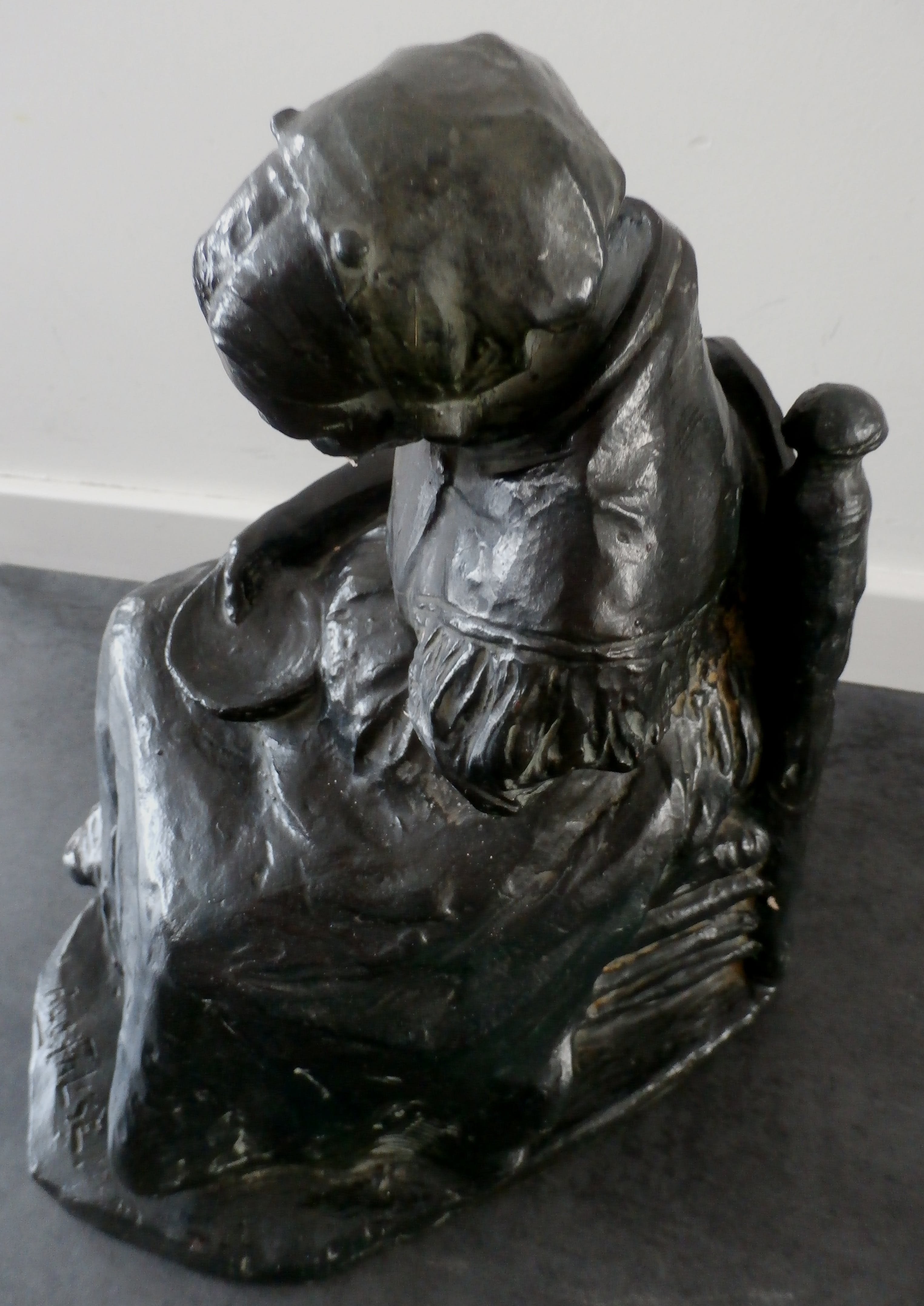 August Falise -  - Beeld: zittende boerin kopen? Bied vanaf 1!