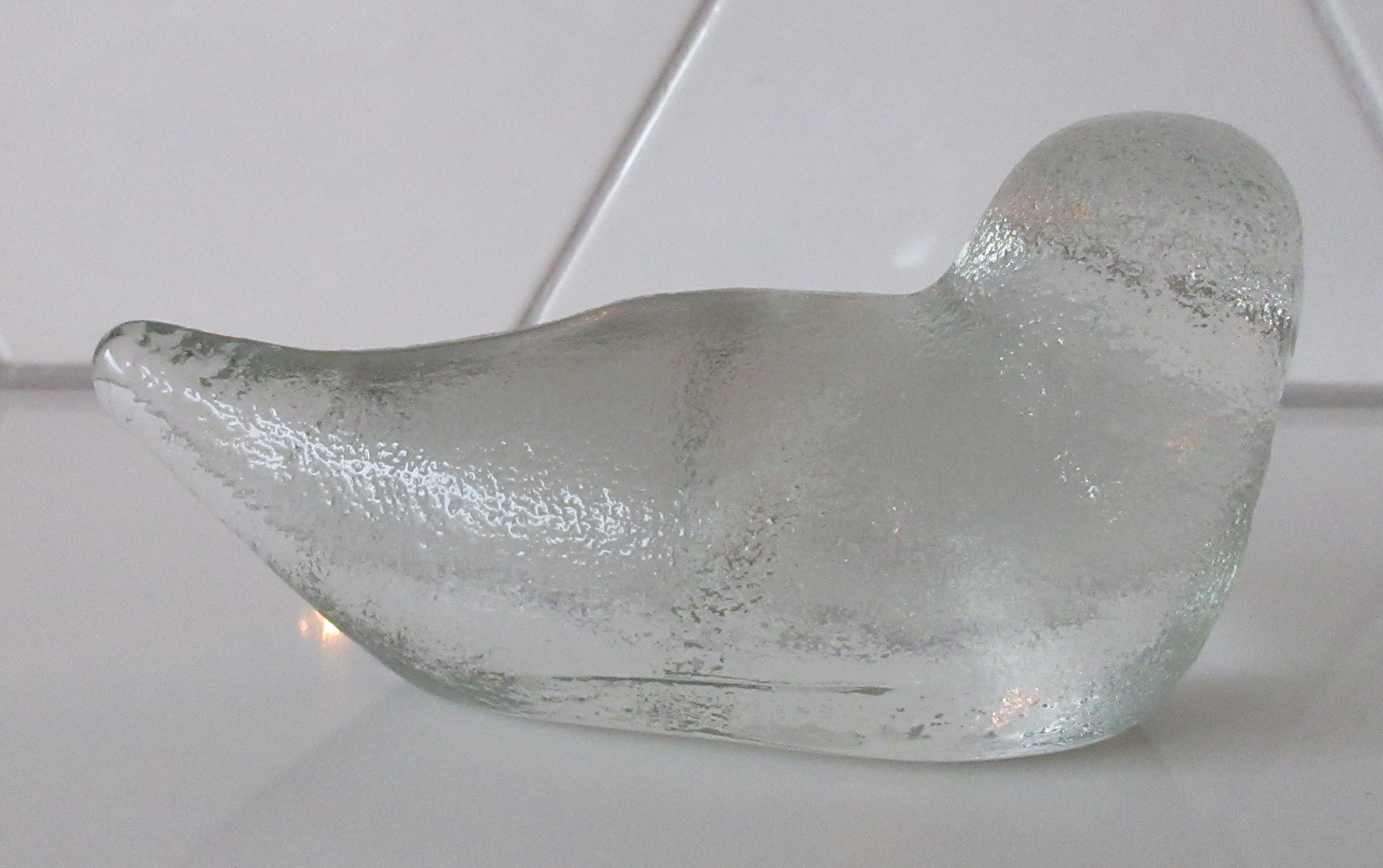 Niet of onleesbaar gesigneerd - Blanke blokglazen presse papier van een zeehond kopen? Bied vanaf 1!