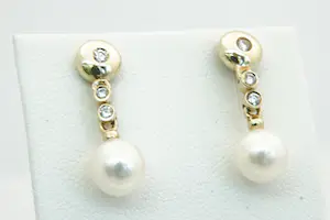 13 - Elegant paar 14krt geel- gouden oorstekers met diamantjes en parels kopen? Bied vanaf 310!