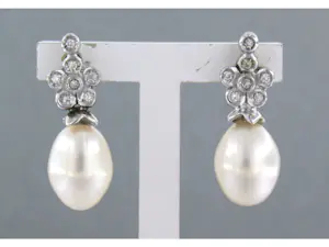 Acheter18k wit gouden oorhangers met parel en briljant geslepen diamanten tot 0,14ct? Enchérissez de 245!