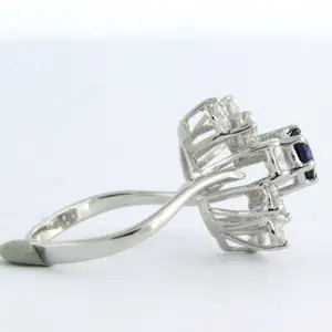 18k wit gouden ring bezet met saffier en briljant geslepen diamant 1.10 ct kopen? Bied vanaf 1100!