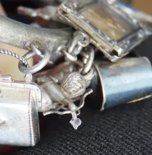 Buy Antieke zilveren (kinder)bedelarmband? Bid from 200!