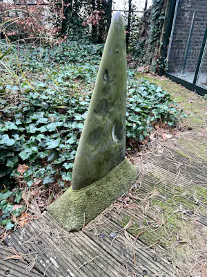 Onbekend - abstract stenen object kopen? Bied vanaf 250!