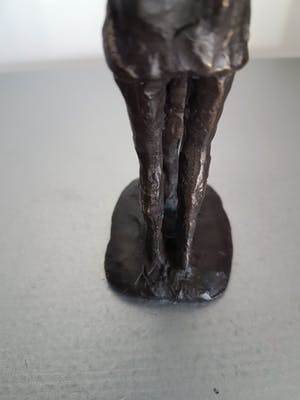 Astrid Veldhuyzen-Koppen - Beeld " Beschutting" kopen? Bied vanaf 40!