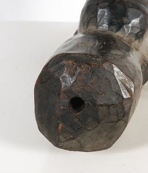 Mangbetu - Houten manfiguur met pijpekop tussen zijn benen kopen? Bied vanaf 1!