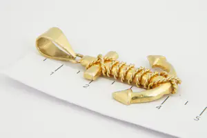 06 - Fraai gedetailleerde 18 Krt geel-gouden "Anker met kabeltouw" hanger kopen? Bied vanaf 290!