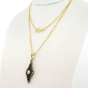 Gouden collier met goud met zilver hanger bezet met diamant 0.30ct kopen? Bied vanaf 390!