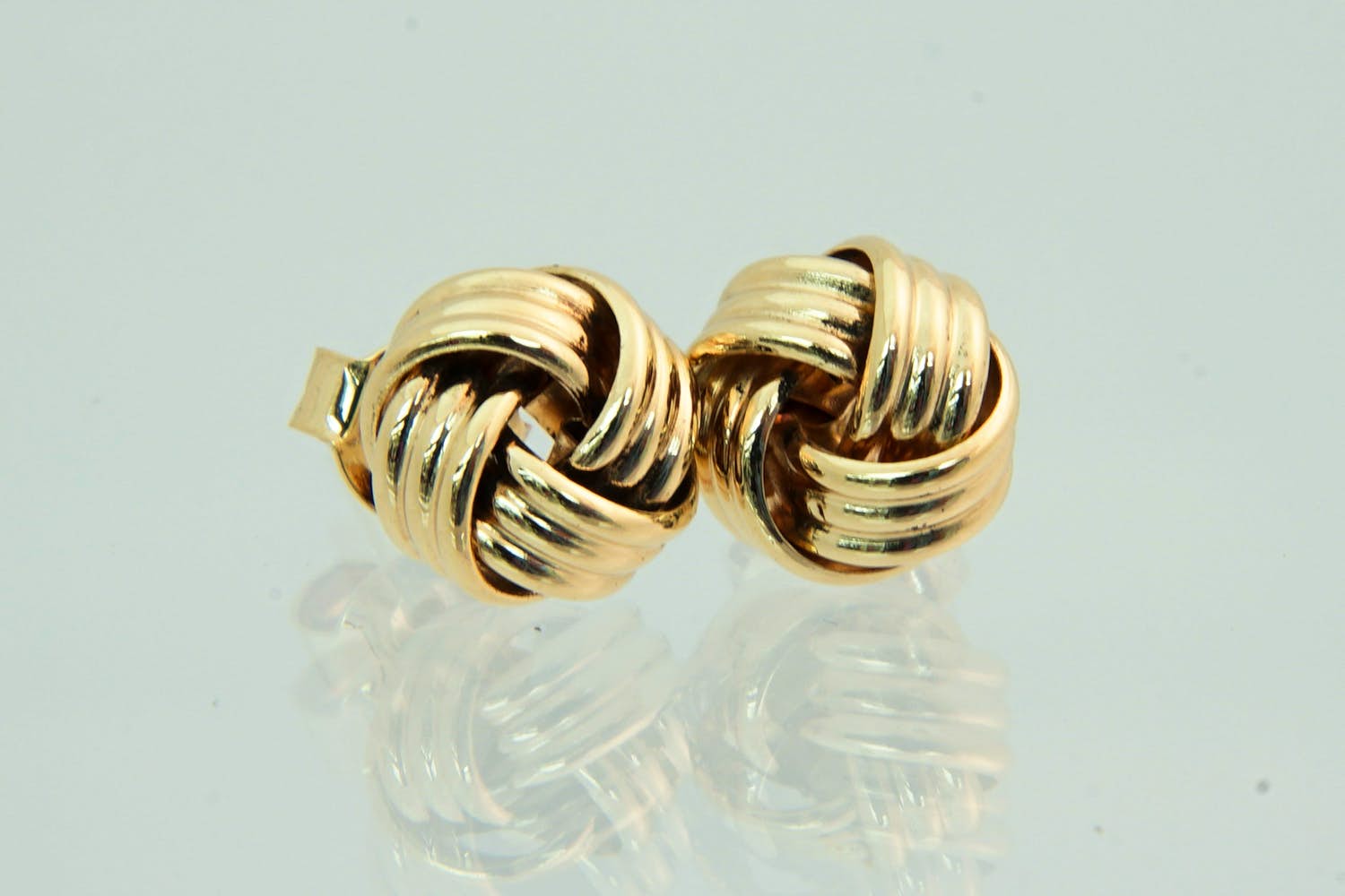 85 - Elegant paar 14krt rosé gouden oorstekers model - fraai afgewerkte "knopen" kopen? Bied vanaf 60!