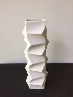 Hutschenreuther - Zeldzaam grote Reliëfvaas h 35 cm uit de serie Archais ontwerp Heinrich Fuchs kopen? Bied vanaf 135!