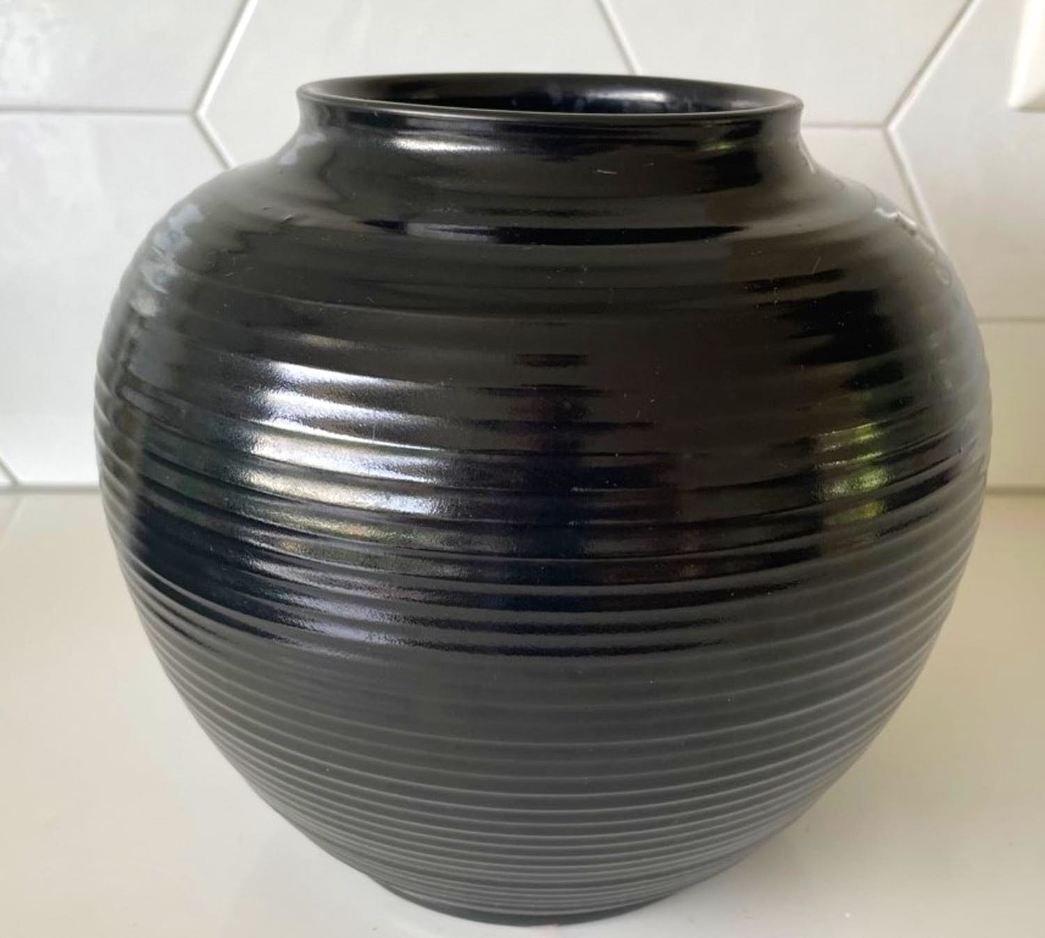 ADCO - XL zwarte ribbelvaas model 1012 verkocht voor € 1!