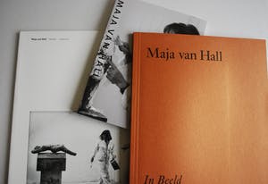 Maja van Hall - abstract werk uit 1989 & drie boekwerken kopen? Bied vanaf 175!