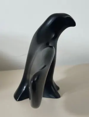 Niet of onleesbaar gesigneerd - Modernistische figuur van een roofvogel - Pearlite Stonecraft Canada kopen? Bied vanaf 1!