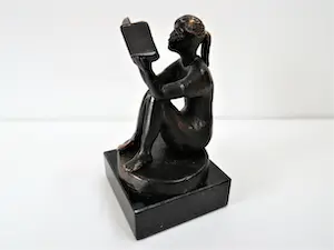 Buy Corry Ammerlaan - Titels: Lezend meisje, staat op een granieten sokkel, En de sculptuur: WE? Bid from 1!