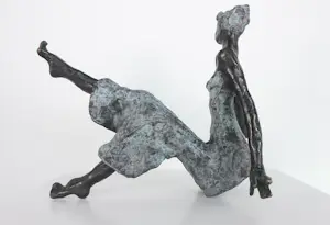 Yvon van Wordragen - Brons, Zittende vrouw in jurk kopen? Bied vanaf 500!