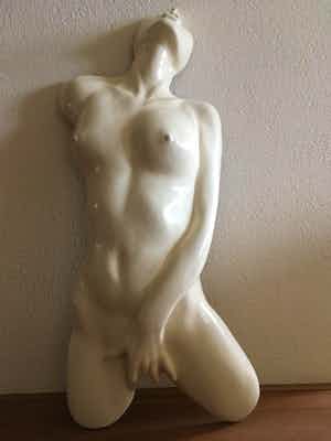 Niet of onleesbaar gesigneerd - Torso vrouw verkocht voor € 1!