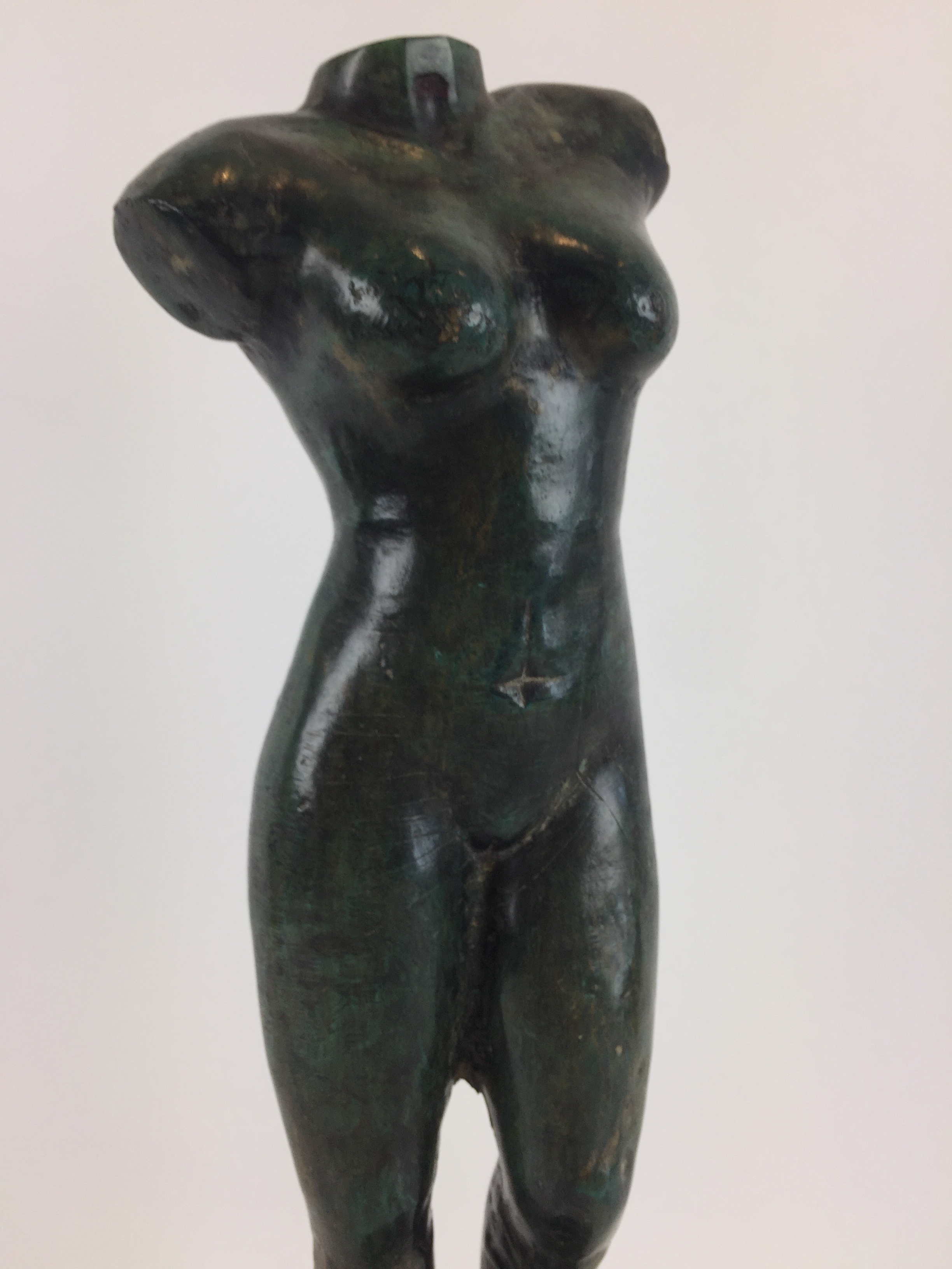 Niet of onleesbaar gesigneerd - Prachtig vormgegeven bronzen tors, cire perdue-techniek, VANAF 1 EURO! kopen? Bied vanaf 1!