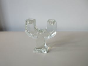 Niet of onleesbaar gesigneerd - Scandinavische ijsblok glazen twee arms kandelaar kopen? Bied vanaf 1!