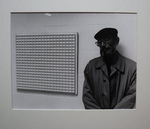 Truus Nienhuis - Jan Schoonhoven naast een van kunstwerken kopen? Bied vanaf 100!