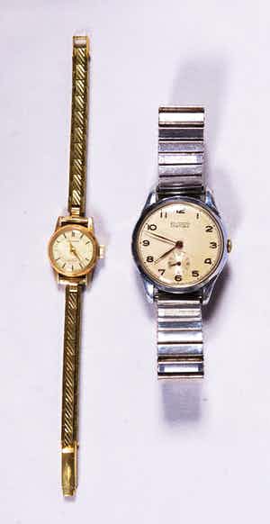 Prisma - en Pontiac, Lot van twee horloges verkocht voor € 1!