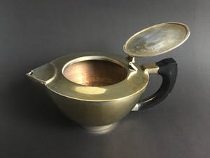 Niet of onleesbaar gesigneerd - Theepot in Bauhaus stijl kopen? Bied vanaf 1!