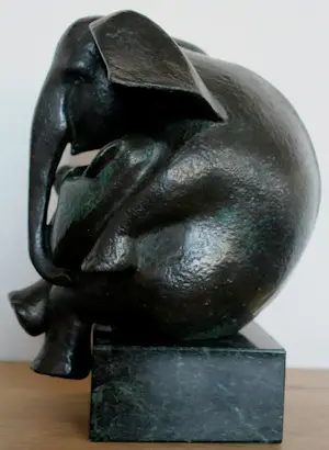 Miep Maarse - Bronzen sculptuur: Parasol (Moeder olifant met kind) - 2001 kopen? Bied vanaf 1250!