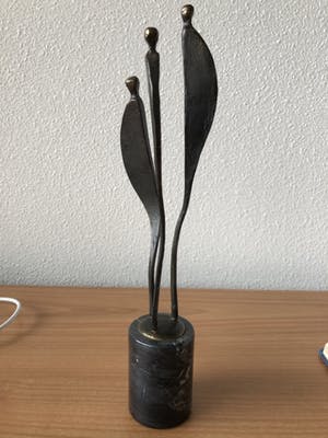Corry Ammerlaan - Prachtig beeldje van 3 personen " GEZIN " kopen? Bied vanaf 25!