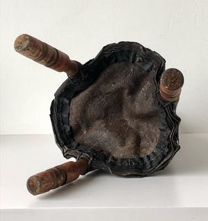 Niet of onleesbaar gesigneerd - Waterzak - Hout, Leder - Perzië kopen? Bied vanaf 1!