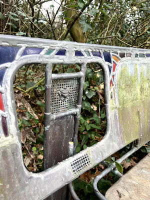 Cor de Ree - mooi "art deco" geïnspireerde tuinbank van staal, glas-en-lood kopen? Bied vanaf 150!