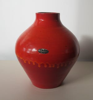 Niet of onleesbaar gesigneerd - Grote rode - oranje lava buikvaas - Pottery Henk Douwsma kopen? Bied vanaf 1!