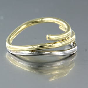 14K Goud - bicolor ring bezet met briljant geslepen diamant, ringmaat 17 (53) kopen? Bied vanaf 200!