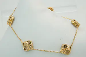 58 - Sierlijk en fijn 20krt geel gouden armband met 5 massieve klavertjes vier kopen? Bied vanaf 480!