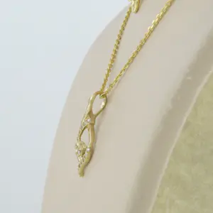 14k geelgouden collier en hanger bezet met briljant geslepen diamant tot. 0,07ct kopen? Bied vanaf 260!