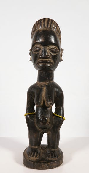 Yoruba - Ibedji - Vrouwenbeeld met armbanden van gele kralen kopen? Bied vanaf 20!