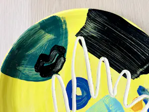 Bruce McLean - Geel Bord met Hand (uniek werk) kopen? Bied vanaf 495!